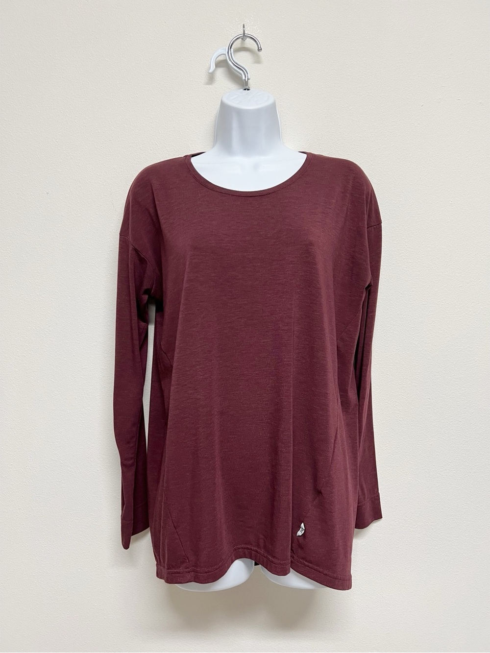 ON Running Womens Burgundy Long Sleeve Quick Drying Scoop Neck Long T Size M